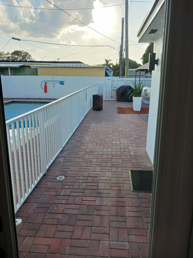 Photo - 680 E 8th Ave