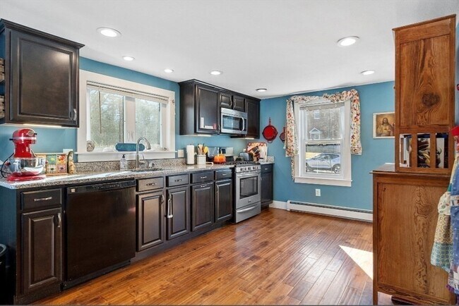 Photo - 72 Ash St