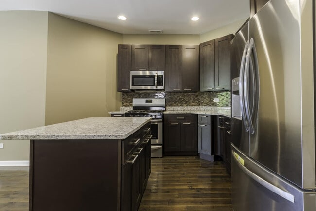 Photo - 538 N Hamlin Ave