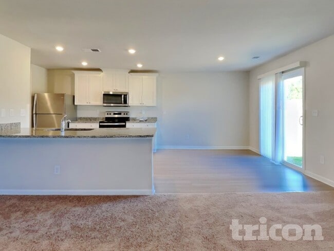 Photo - 205 Coleshill Rd