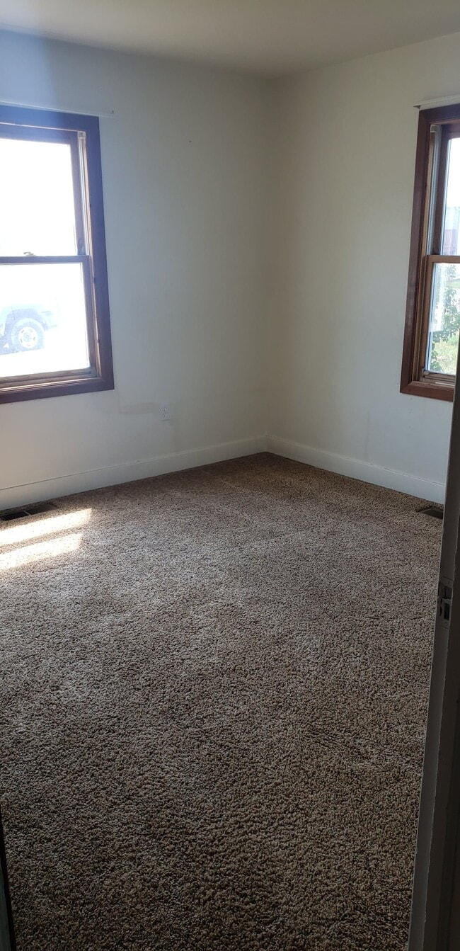 Photo - 33 W 5th St S