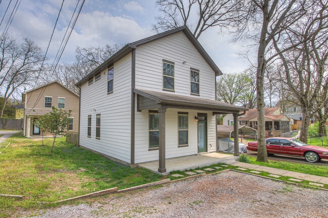 Photo - 1615A Chase St