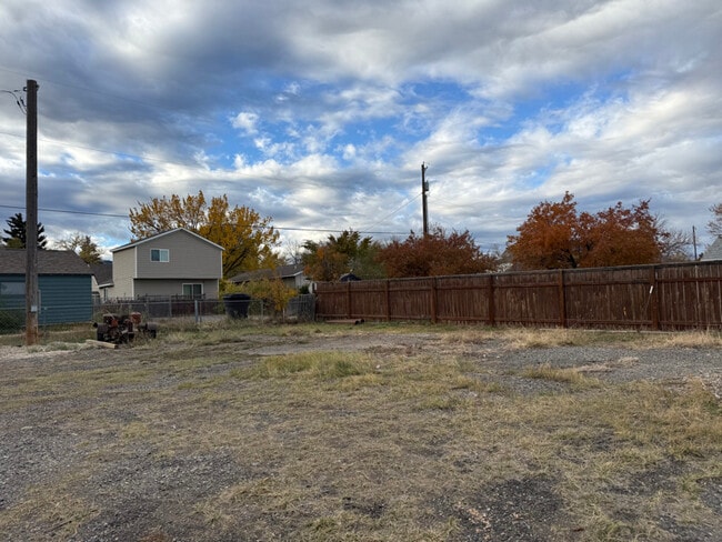 Building Photo - 1637 Aspen St