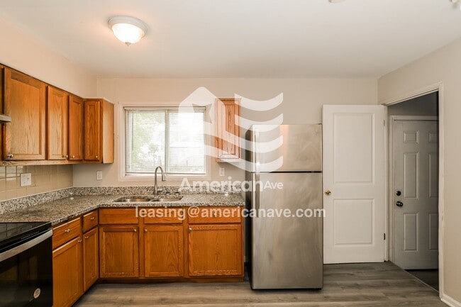 Photo - 1214 Baron Ave