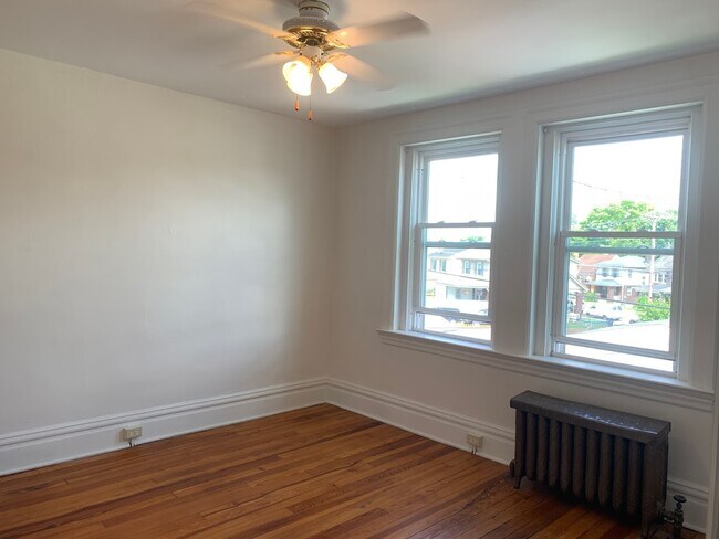 Photo - 1672 Jancey St