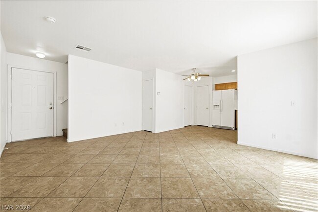 Photo - 701 Spotted Eagle St