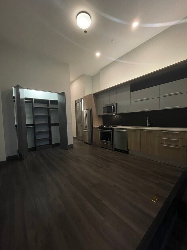 Photo - 50 S La Salle St Apartments Unit 202