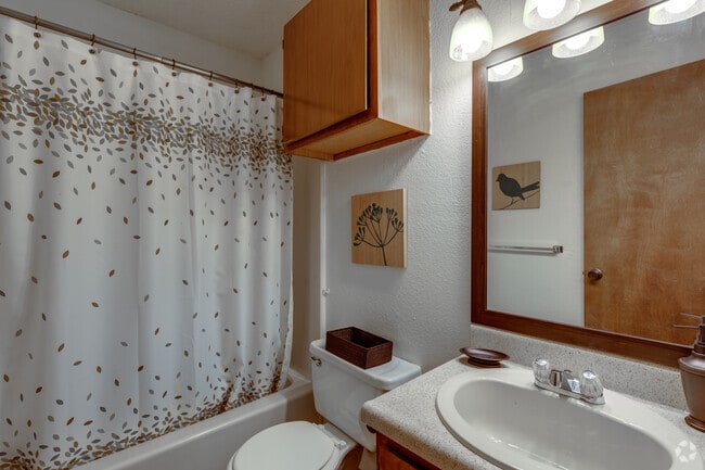 1BR, 1BA - 650SF