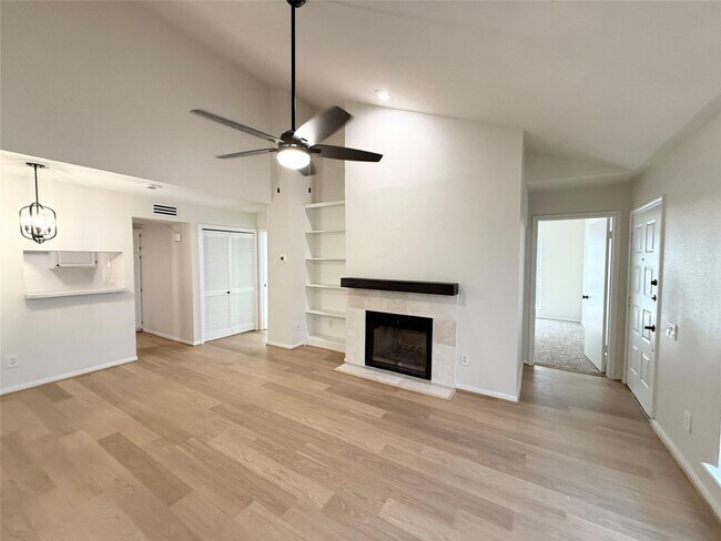 Photo - 1860 White Oak Dr Unit 376