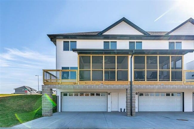 Building Photo - New Condo with Screened Porch, Deck and Po...