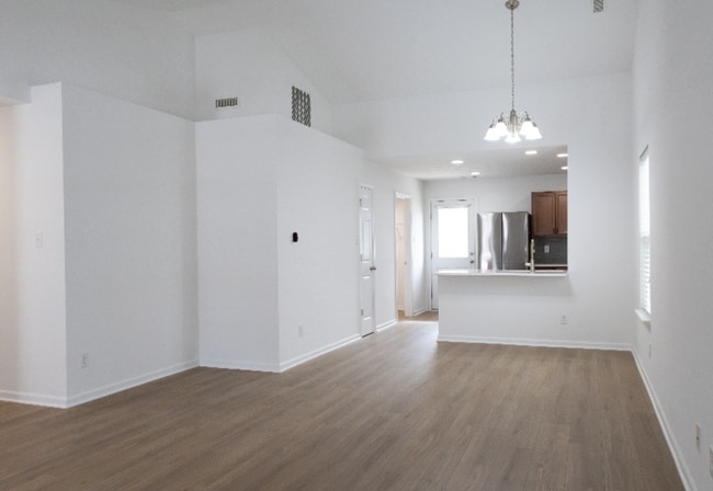 Photo - 931 Maidstone Ave