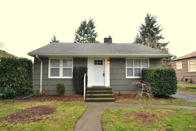 Building Photo - 3bd/2ba Seattle Home