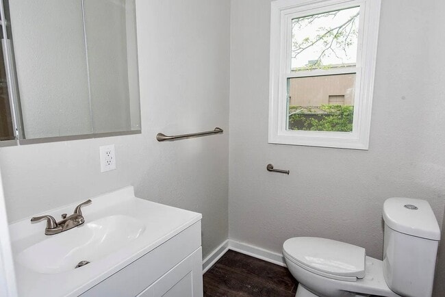 Photo - 1226-1222 Shakespeare Ave