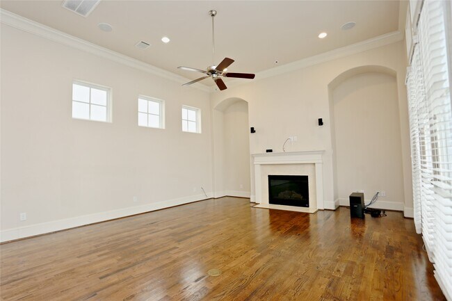 Photo - 3226 McKinney St