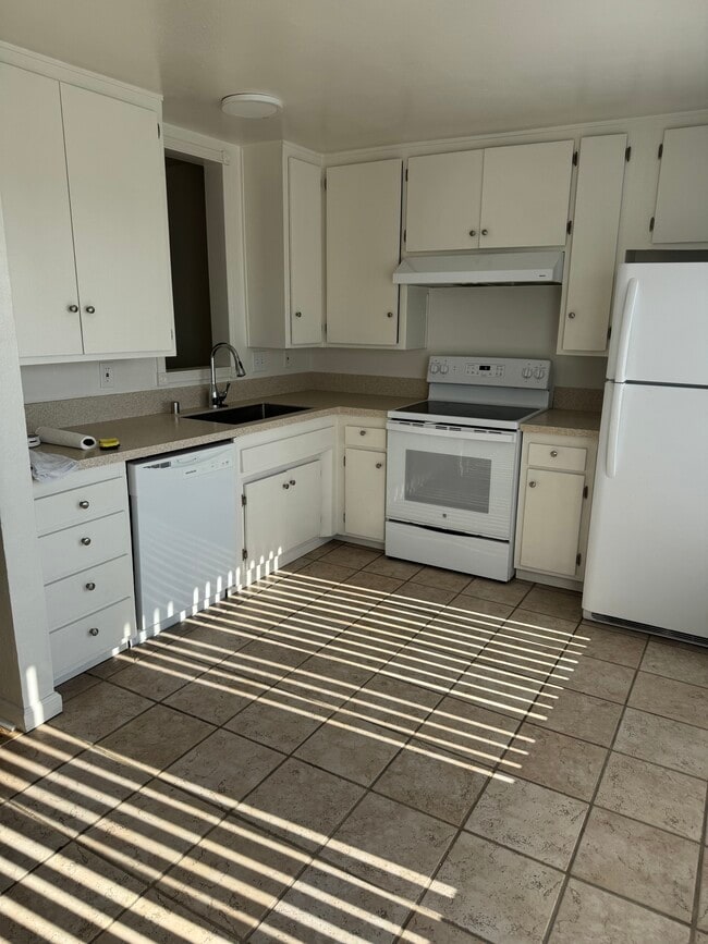 Photo - 1835 Molino Ave Unidad 15