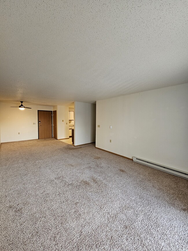 880 sf 1b/1b - Wilkeshire Apartments