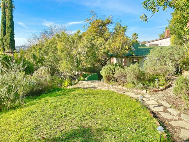 Hillside Los Feliz Cottage w/ Yard, Parkin... - Hillside Los Feliz Cottage w/ Yard, Parkin... House