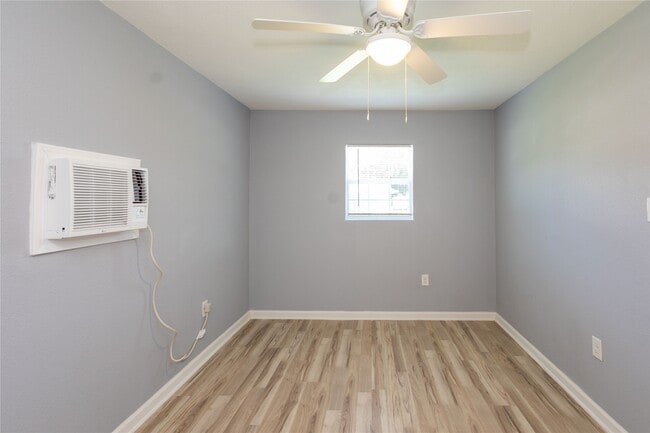 Photo - 1840 Ollie St