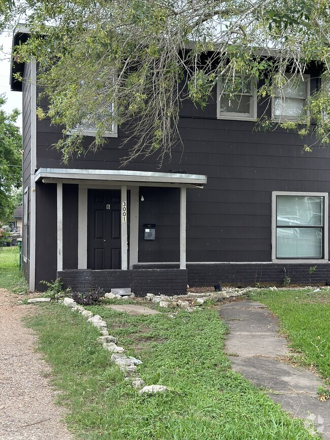 Building Photo - 3001 E Rio Grande St Unit B Rental