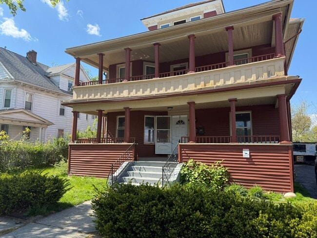Building Photo - 432 Sumner Ave Unit 432 Sumner Ave - 1st Floor