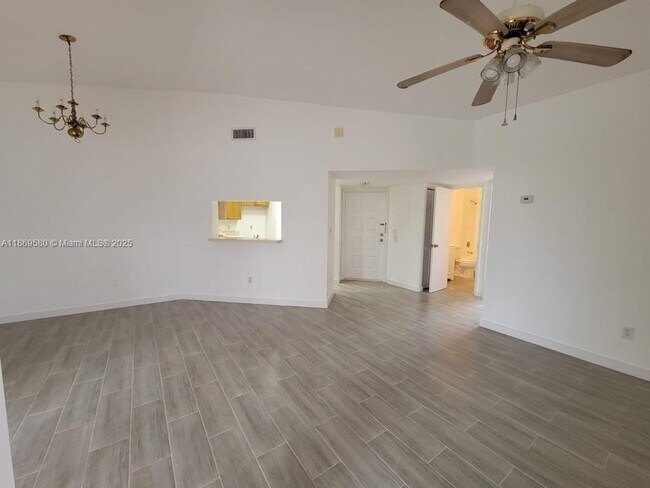 Photo - 960 N Franklin Ave Unit 960E