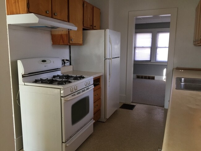 Photo - 837 Kern St