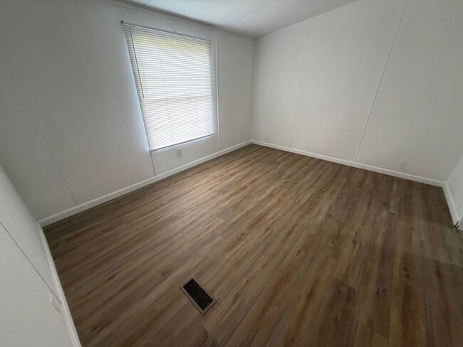 Photo - 3 Bed/2 Bath Mobile Home