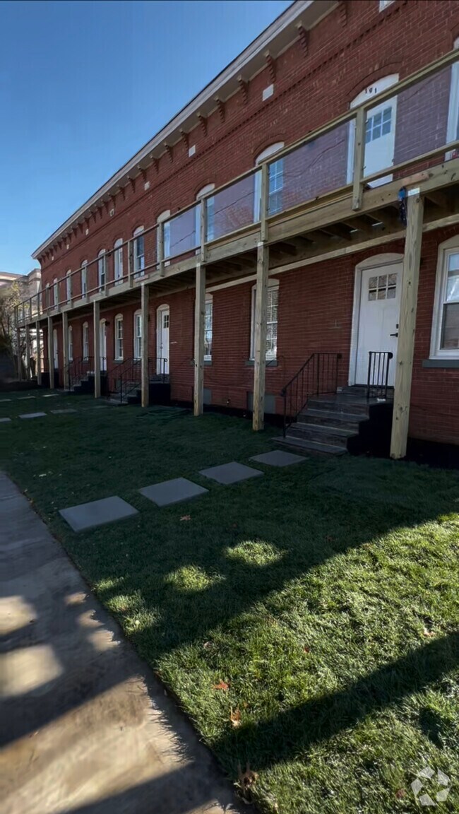 Building Photo - 185 Laurel St Unit 3B Rental