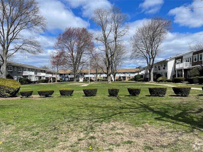 Building Photo - 5 B Hemlock Dr Unit 101 Rental