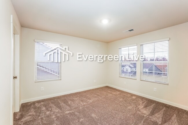 Photo - 868 Bur Oak Ct