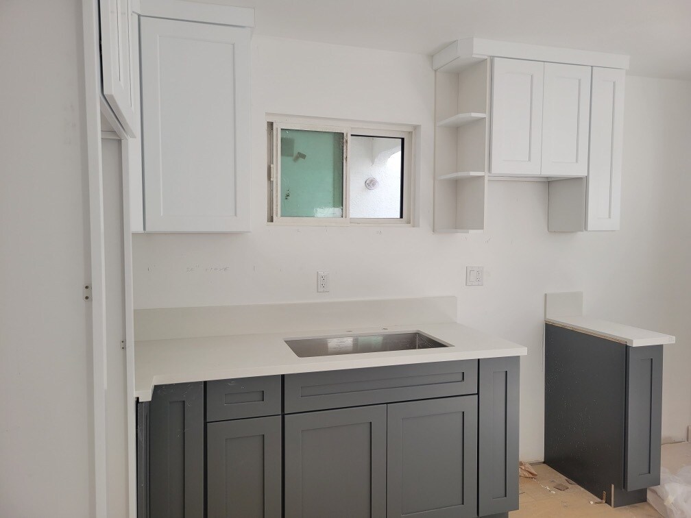 Photo - 2718 Malabar St