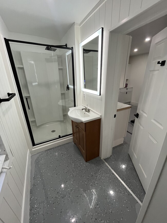 Building Photo - 135 W 1st St Unit 101