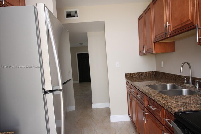 Photo - 479 NW 19th St Unidad 352