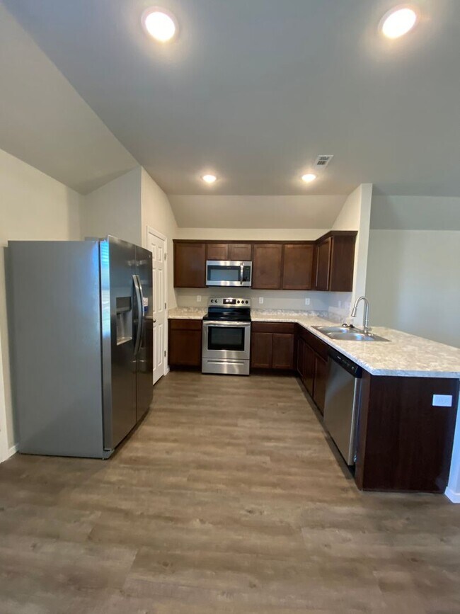 Photo - *Pre-leasing* Three Bedroom | Two Bathroom Home Fox Tail