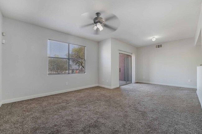 Photo - Beautiful Condo with Spacious Layout!