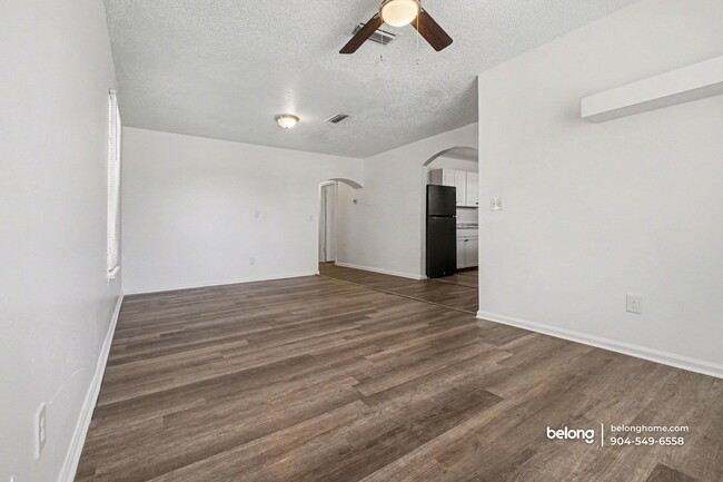 Photo - 1995 W 4th St