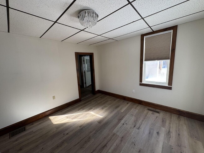 Photo - "Charming 3-Bed Home with Full Bath in Serene Spring Glen!"