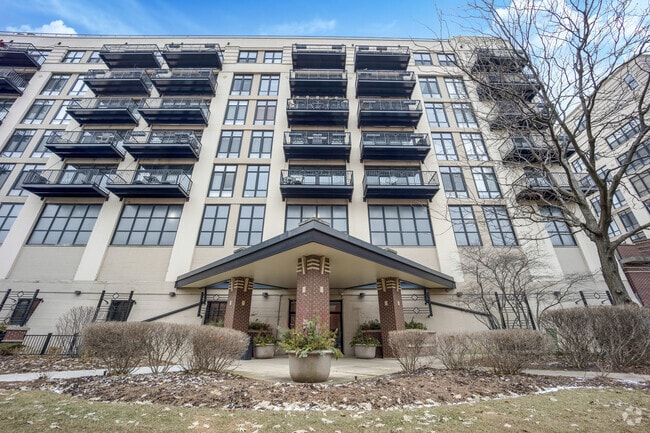 Building Photo - 1525 S SANGAMON St Unit 605 Rental
