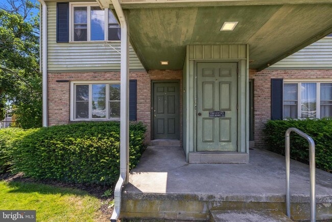 Building Photo - 1504 Walnut St Unit APT. A