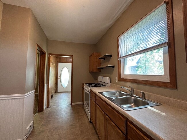 Photo - 660 5th St E Unidad 1