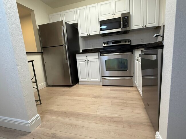 Kitchen - 160 Turtle Lake Ct Unit 109