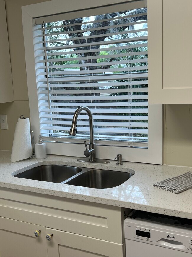 Photo - 13211 Elm St