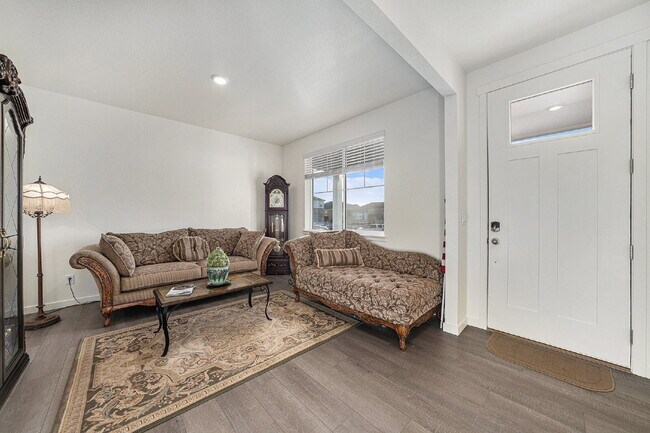 Photo - Limited Time Rent Special for this Immacul...