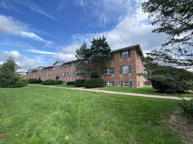 Kingston Manor Apartments - Bloomington, IN | ForRent.com