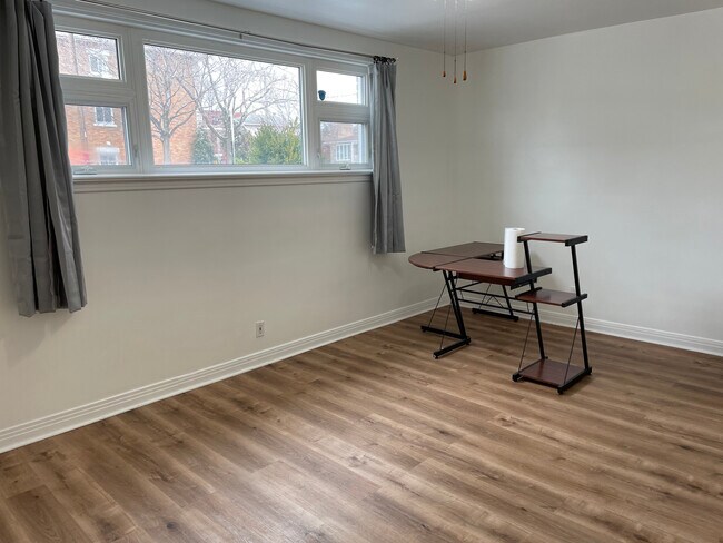 Photo - 208 Ste-Monique St