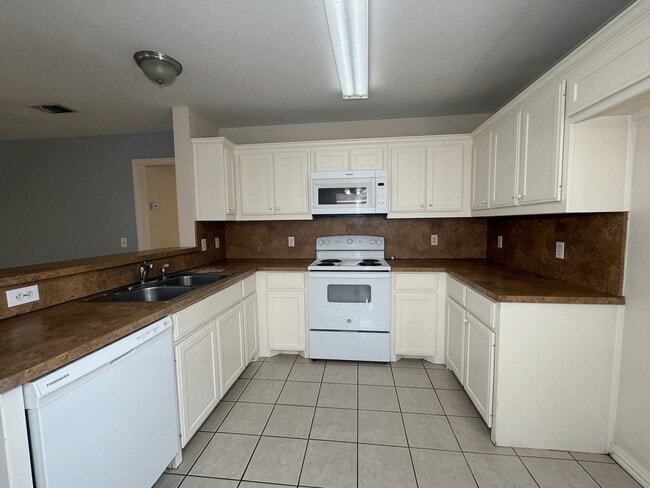 Photo - 931 Farmington Rd