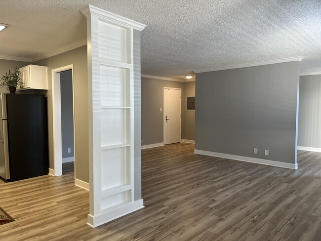 Chateau Manor Apartments