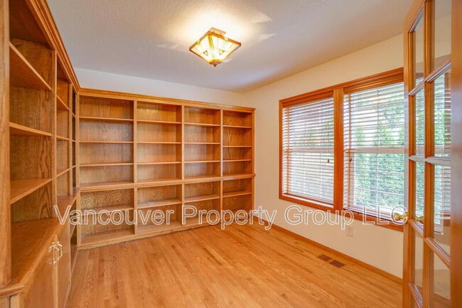 Photo - 15720 NE 13th Way