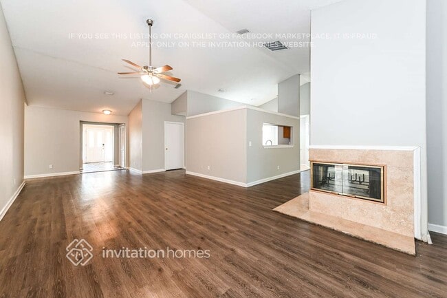 Photo - 2139 Lady Di Ln