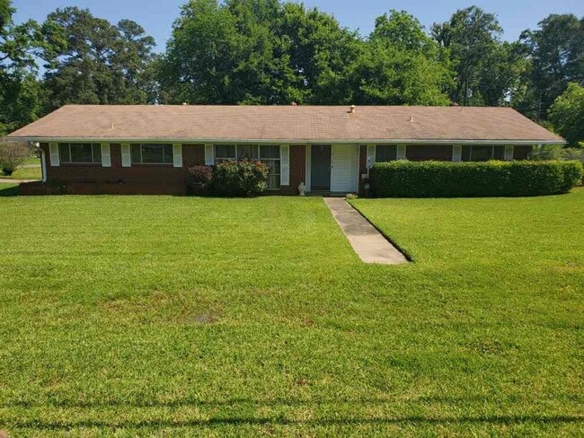Ranch style home off North Market... - Ranch style home off North Market...